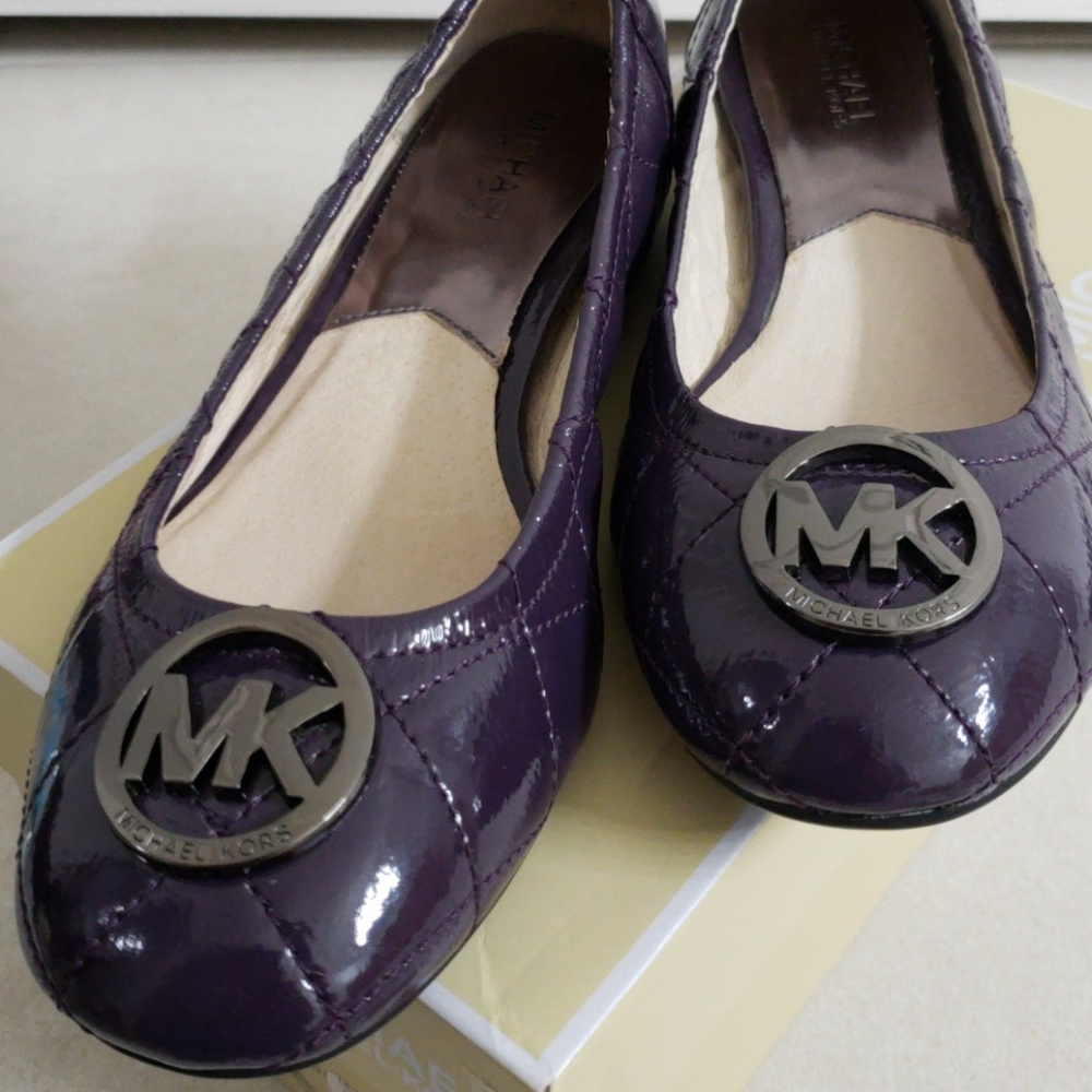 Flat shoes
